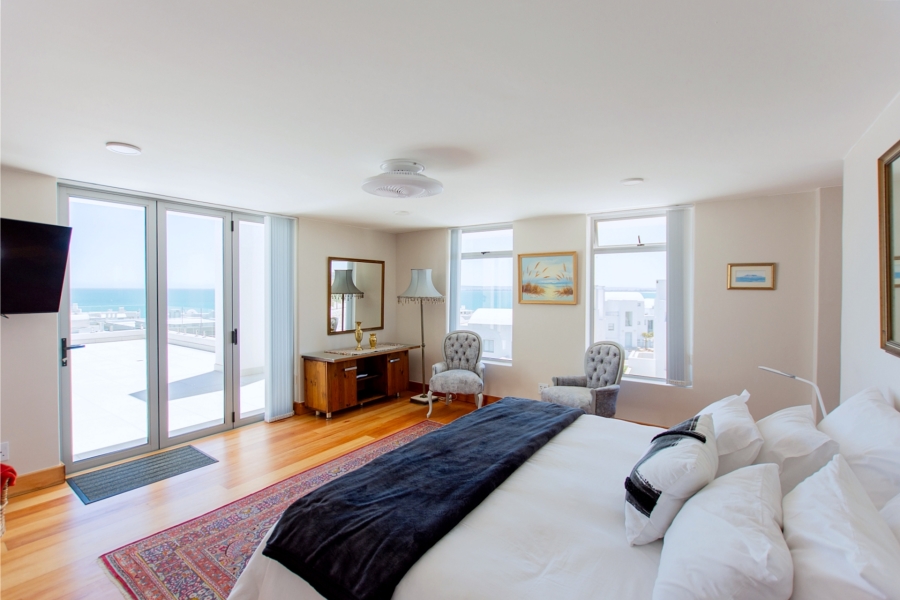 5 Bedroom Property for Sale in Paradise Beach Western Cape